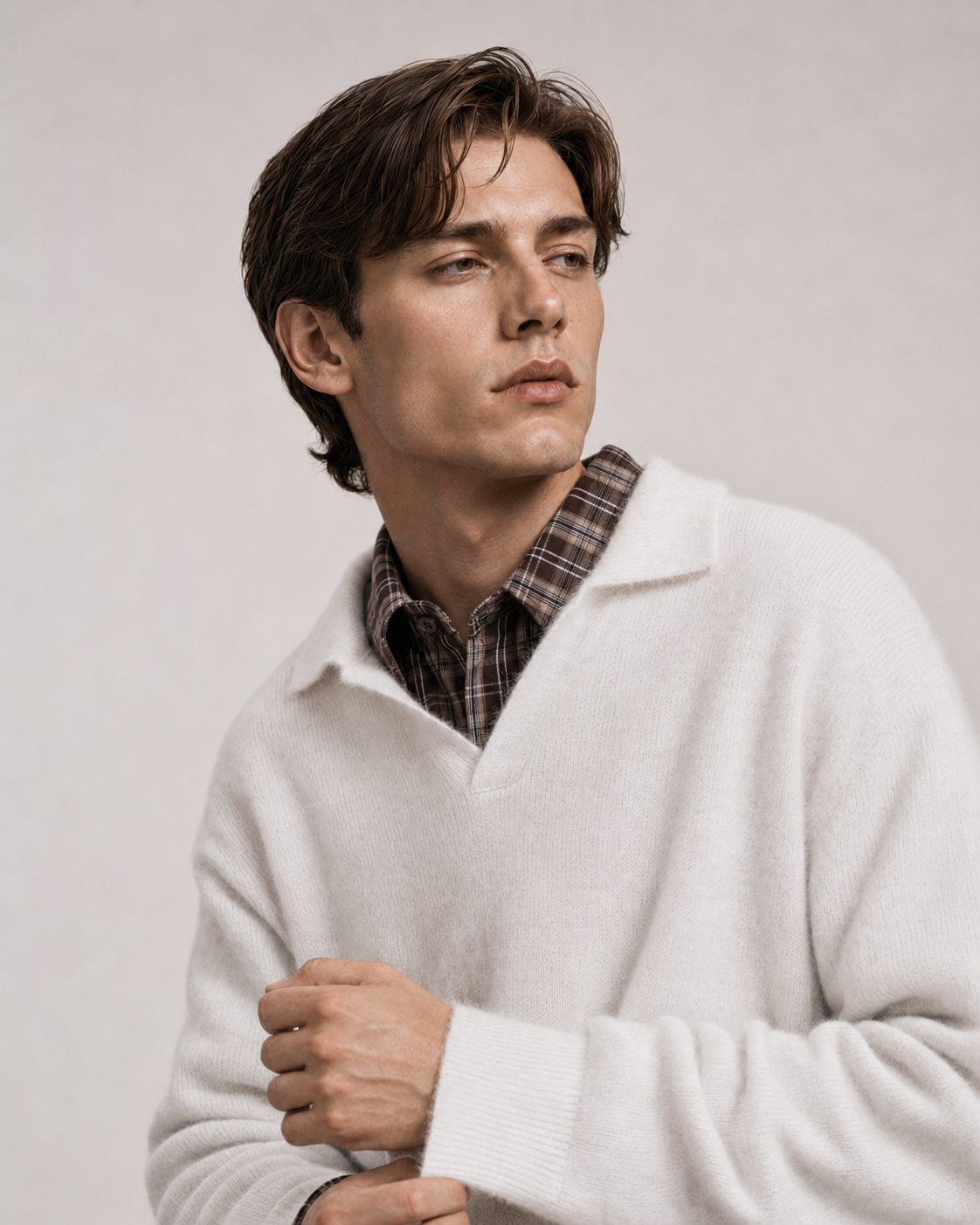MAGLIONE DI BOUCLE' MORBIDO CON SCOLLO A V