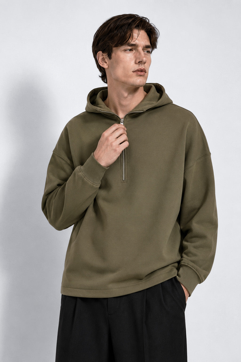 FELPA CON CAPPUCCIO VESTIBILITA' COMFORT, CHIUSURA ZIP