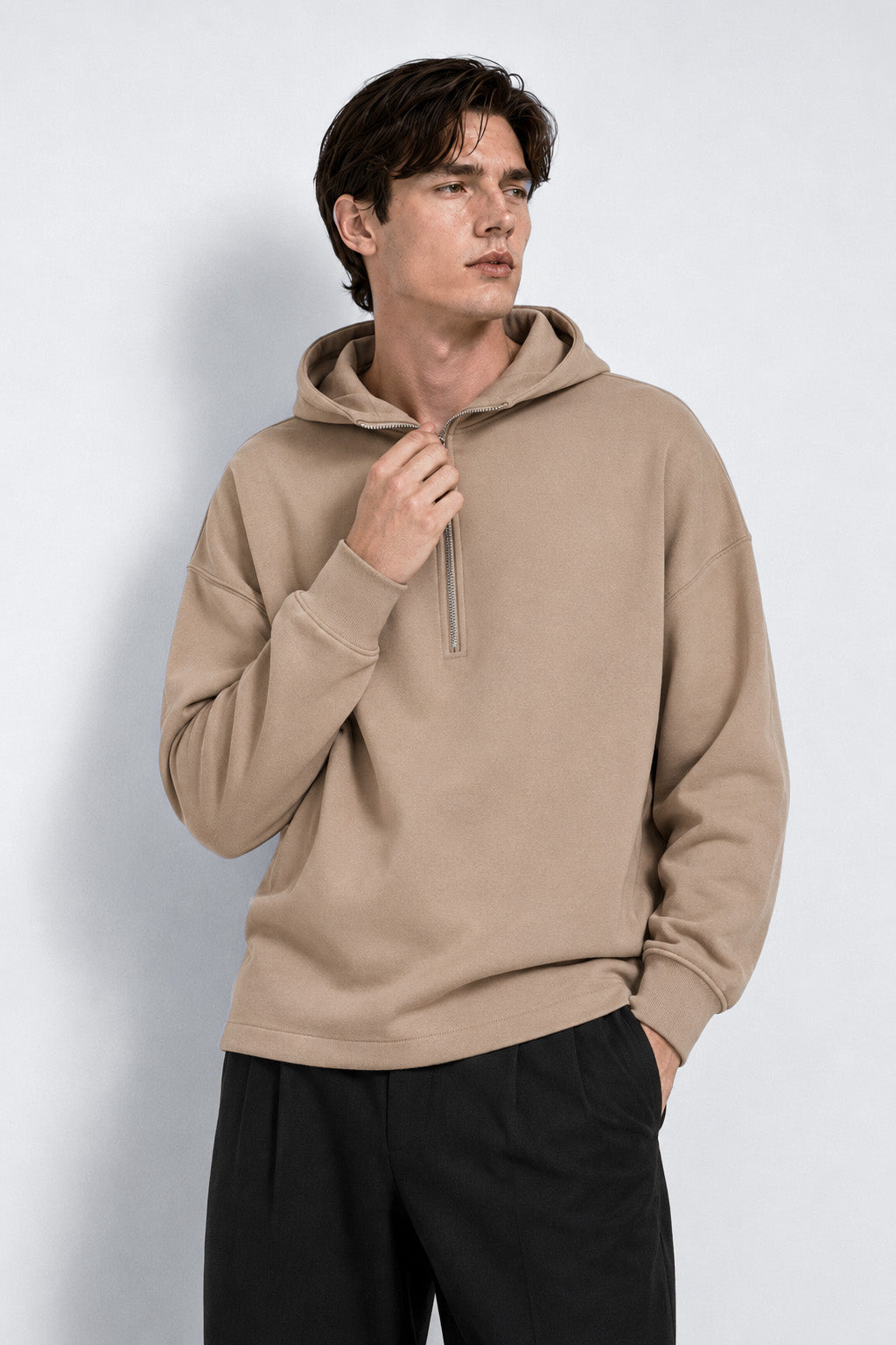 FELPA CON CAPPUCCIO VESTIBILITA' COMFORT, CHIUSURA ZIP