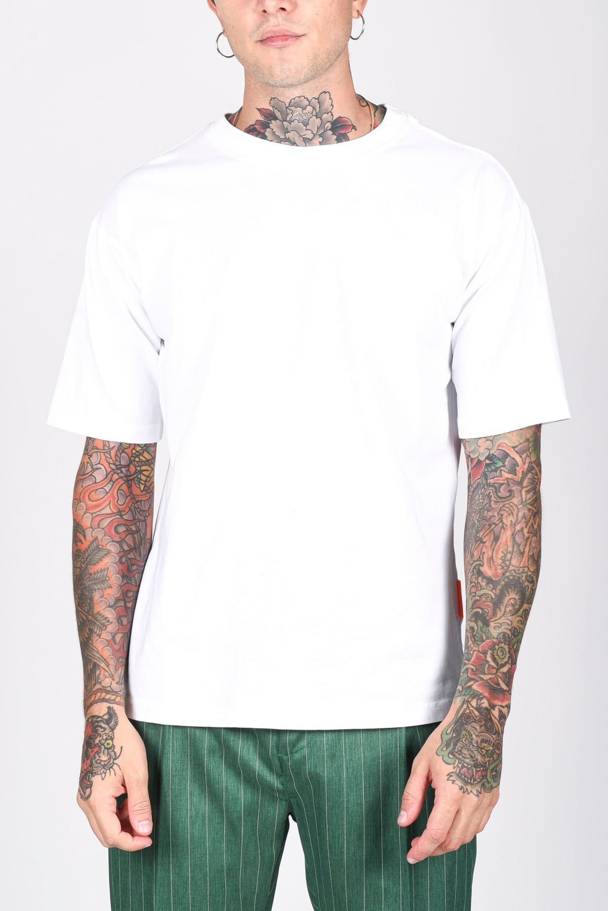 T-SHIRT OVER
